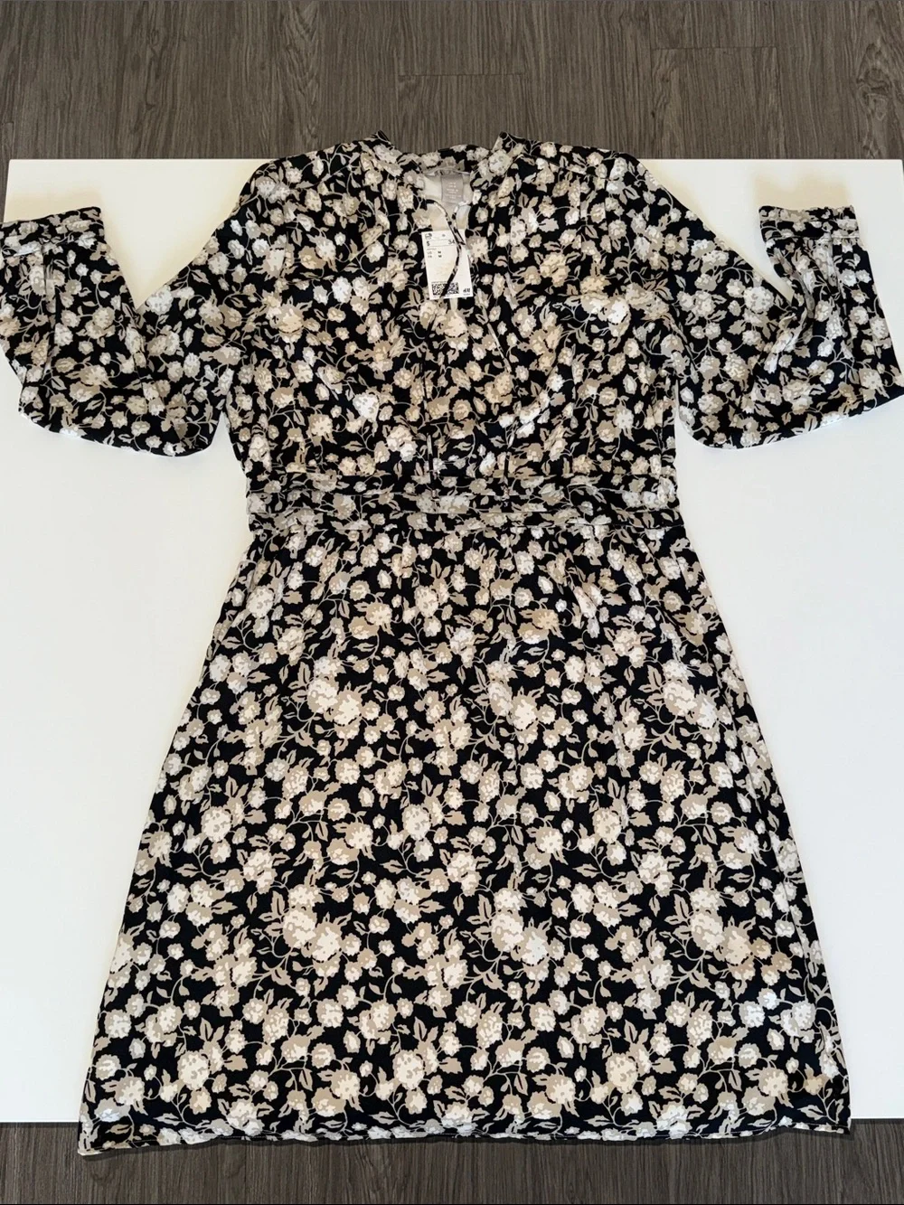 H&M | Dresses | Hm Black Floral Print Vneck Long Sleeve Dress Size M |  Poshmark
